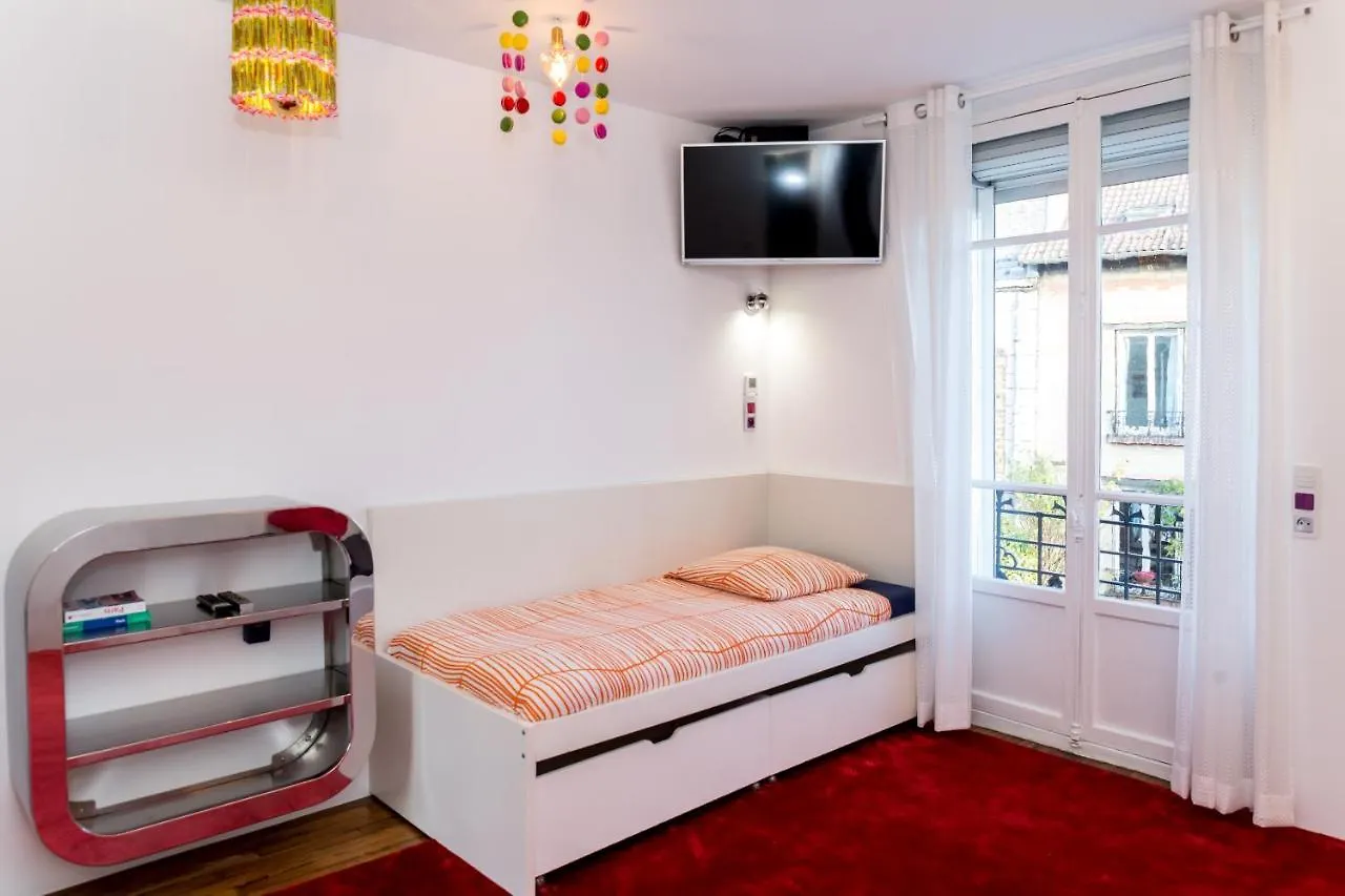 Bonjour Paris Bed & Breakfast 0*,  France